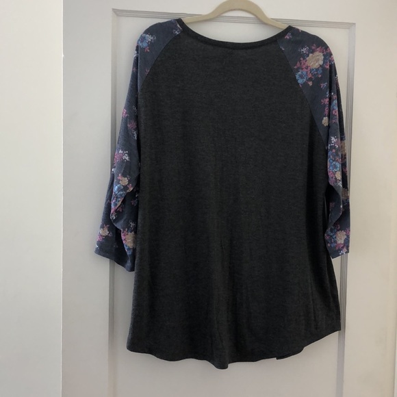 SOLD ✖️Torrid gray with floral sleeve baseball tee - Picture 6 of 6